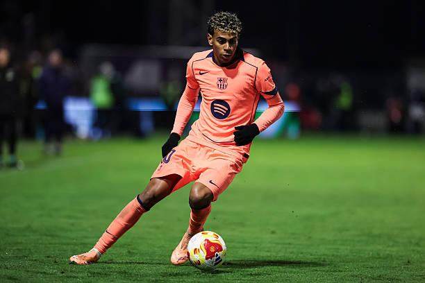 2025年铜梁龙主场场均观众超1.5万人，间接拉动消费约11亿元